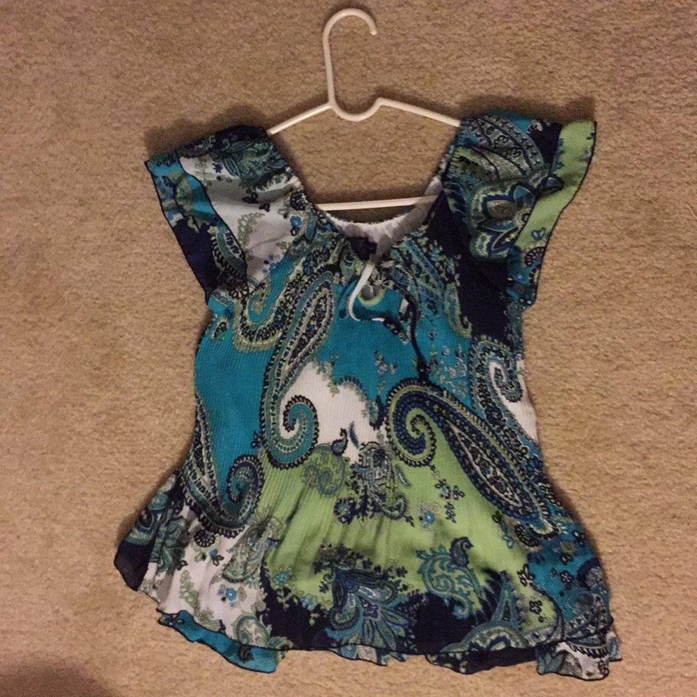 New directions paisley stretchy flair blouse.